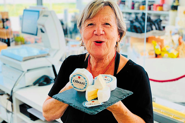 Rosi präsentiert den Obazi Käse