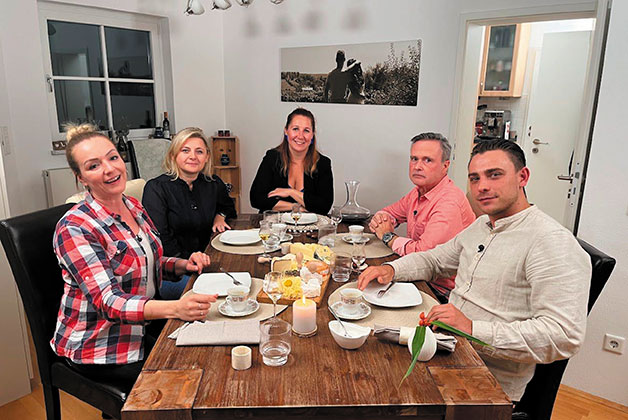 Gruppenbild mit Mercedes beim Perfekten Dinner, der TV Sendung auf Vox